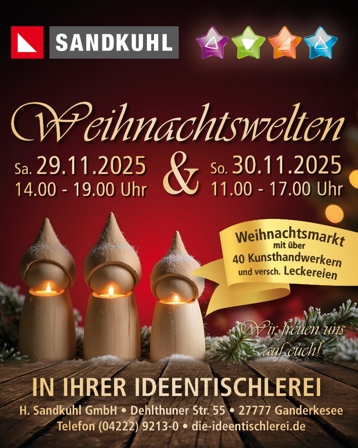 Poster für ‚Weihnachtswelten‘ mit Sandkuhl‑Logo, großem goldenen Schriftzug, Terminen Sa. 29.11.2025 14.00–19.00 Uhr und So. 30.11.2025 11.00–17.00 Uhr, drei hölzerne Kerzengestalten auf Holzplanken vor rotem Hintergrund sowie einem goldgelben Banner, das einen Weihnachtsmarkt mit über 40 Kunsthandwerkern und Leckereien ankündigt.